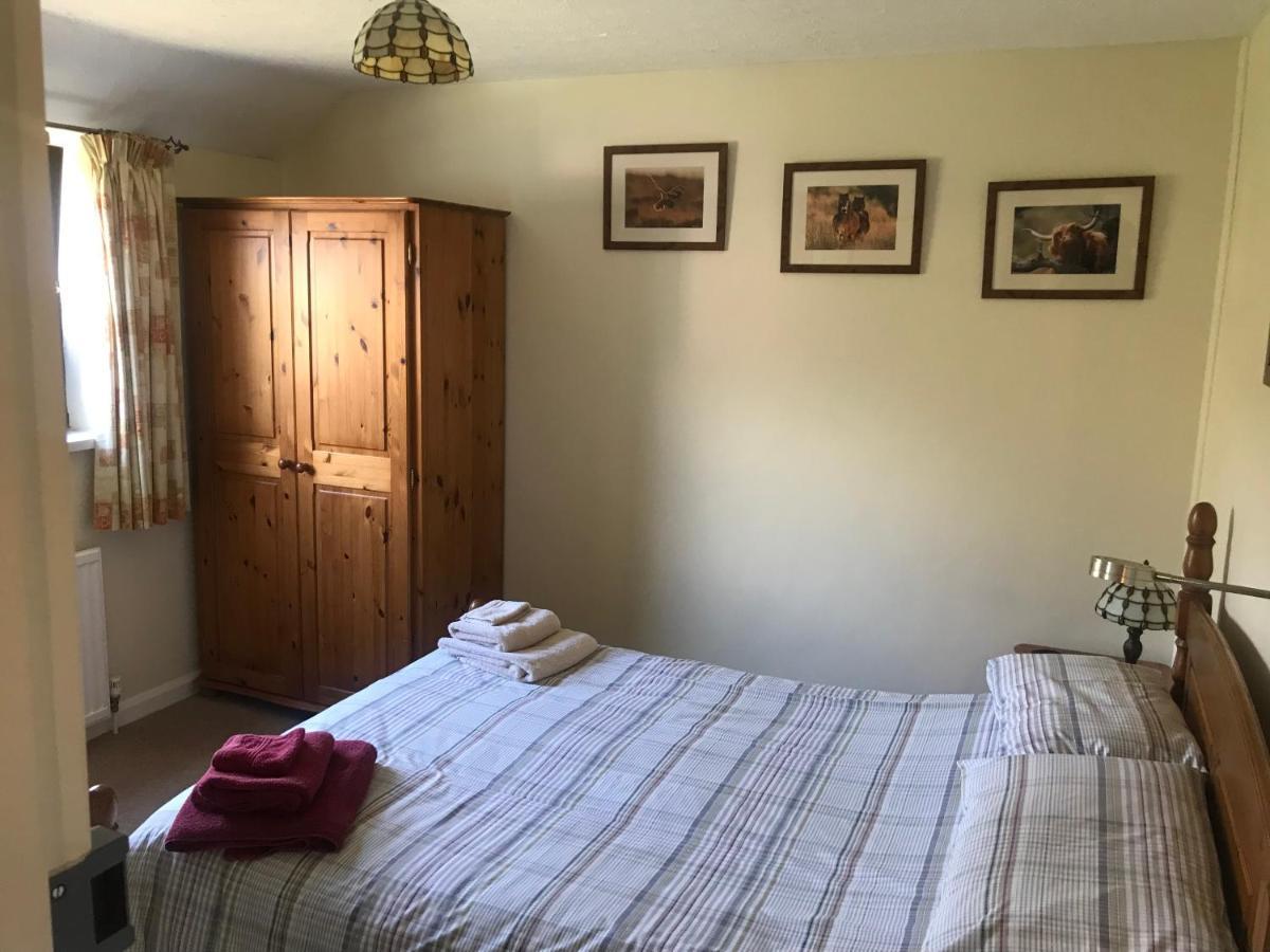 Stoke House Bed And Breakfast Стоук Ривэс Экстерьер фото