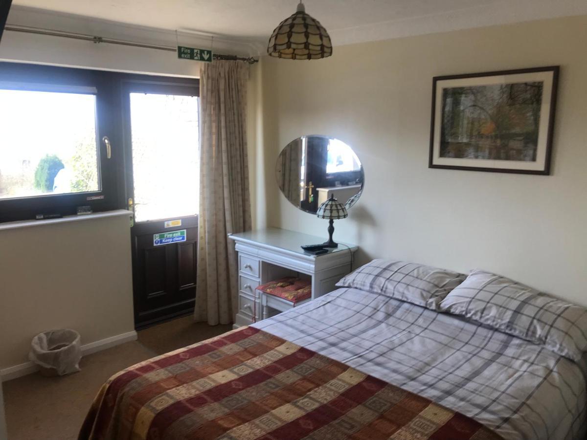 Stoke House Bed And Breakfast Стоук Ривэс Экстерьер фото
